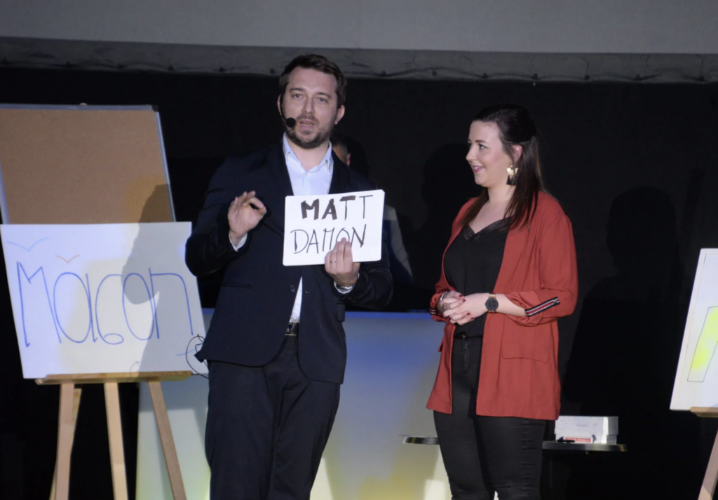 Le conférencier mentaliste Hervé Troccaz lors d'une soirée d'entreprise