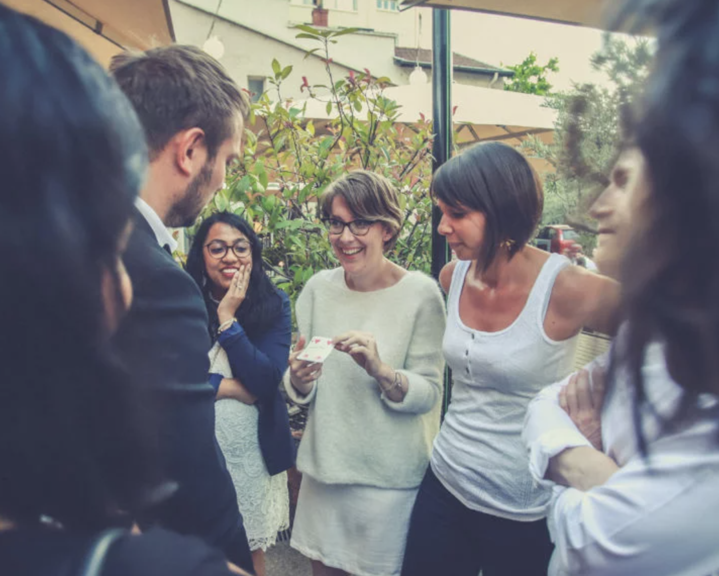 Team Building Magie, atelier de magie en entreprise avec Hervé Troccaz magicien mentaliste