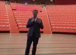 Hervé Troccaz, Animateur de conférences et séminaires à Lyon lors d'une convention à la salle 3000