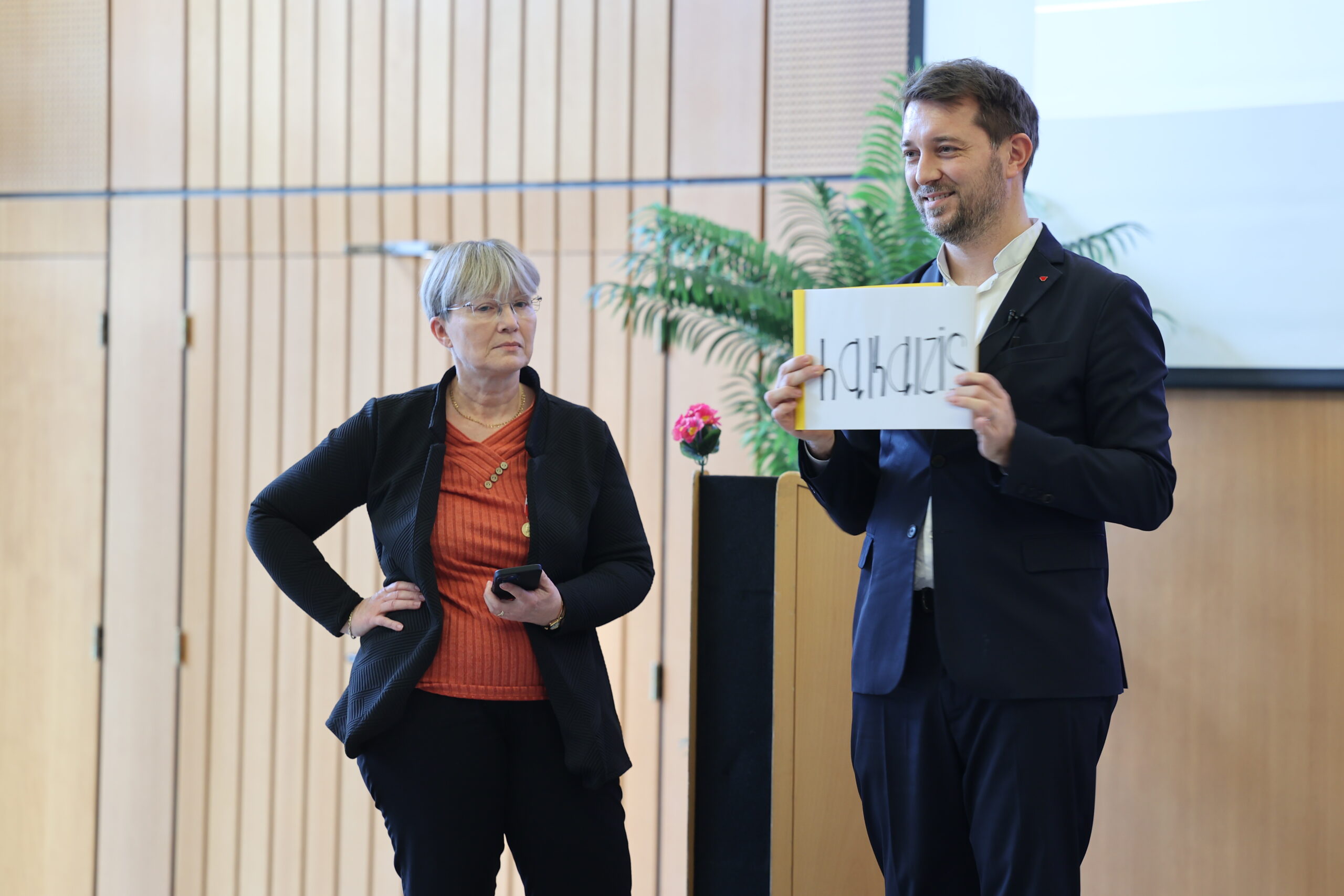 Conférencier en entreprise : comment choisir son expert ou son intervenant ?