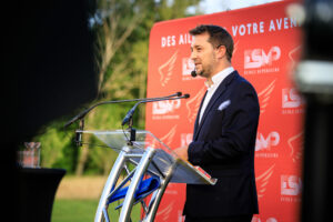 Hervé Troccaz, maitre de cérémonie pour une remise de diplômes de l'école ESMP