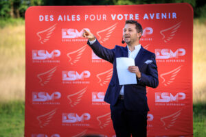 Hervé Troccaz, maitre de cérémonie pour une remise de diplômes de l'école ESMP